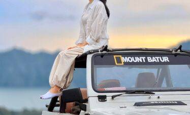 jeep matahari terbit di gunung Batur