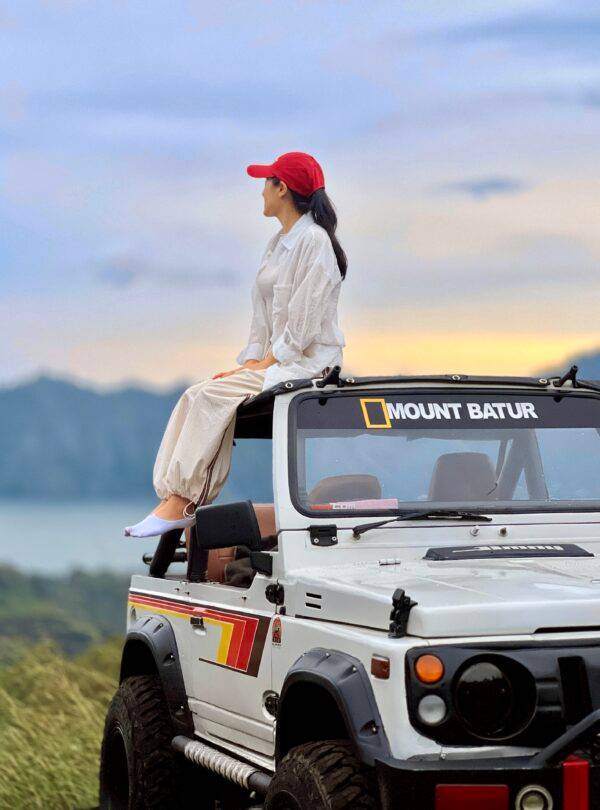 jeep matahari terbit di gunung Batur